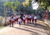 Demi Masa Depan Yang Lebih Cerah, Anggota Satgas Pamtas Yonif Mekanis Raider 411/Divif 2 Kostrad Jemput Anak Sekolah
