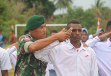 Jelang Peringatan HUT ke-74 RI, Satgas Yonif Mekanis Raider 411/Divif 2 Kostrad Latih Siswa Perbatasan Jadi Paskibra