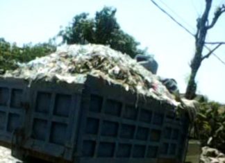 Sampah Plastik PT Mount Dreams Dibuang Ke Tanah Irigasi