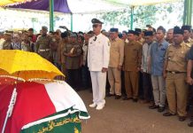 Ribuan Jamaah Menshlatkan Jenazah Bupati Aceh Selatan H. Azwir S. Sos