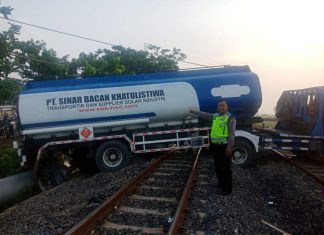 Tak Miliki Izin, Truk Tangki Pengangkut BBM Kecelakaan Di Lamongan