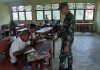 Demi Masa Depan Anak Papua Satgas Raider 300 Bantu Mengajar