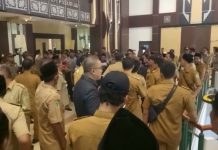 Tersinggung Ucapan Anggota Dewan, Kades Se-Kabupaten Pasuruan Geruduk Gedung DPRD