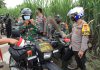 Kapolda Jatim Puji Babinsa dan Babinkantibmas, Bawah Sapu Lidi Untuk Bersihkan Rumah Warga