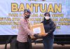 Dansat Brimob Polda Jatim Berikan Bantuan Sembako ke Korban Tanah Longsor dan Banjir di Nganjuk