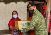Dalam Rangka HUT Kostrad Ke-60, Pangdivif 2 Kostrad Bagikan Paket Sembako Kepada Mayarakat Desa Sidomulyo