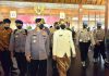 Bersama Wali Kota Solo, Kapolri Tinjau Vaksinasi Dosen dan Pemuka Lintas Agama
