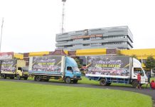 Penyerahan Bantuan Sosial Polda Jatim Kepada Korban Banjir Bandang di Propinsi Nusa Tenggara Timur