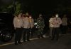 Wakapolda Bersama Forkopimda Jatim tinjau Pos Pengendalian Covid 19 Polrestabes Surabaya
