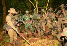 Pangdivif 2 Kostrad Tinjau Latihan Pertempuran Hutan Satjar Divif 2 Kostrad di Rahlat Tlogosari