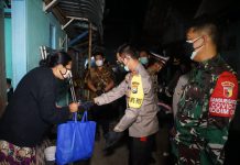 Kurangi Beban Dimasa PPKM Darurat, Kapolres Malang Bersama Dandim 0818 Giat Baksos