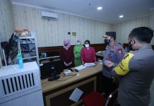 Kapolri Beri Bantuan Kapada Tenaga Kesehatan RS Polri Soekanto