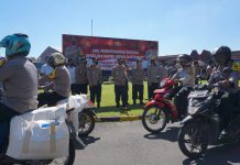 Korpolairud Baharkam Polri Tinjau Pendistribusian Bansos Warga Terdampak PPKM Darurat di Kota Mojokerto