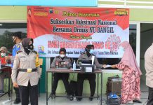 Polres Pasuruan Bekerjasama dengan Ormas NU mengadakan Vaksinasi