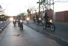 Menggunakan Motor, Pangdam dan Kapolda Jatim Cek Penanganan Pasien Covid di Kabupaten Gresik