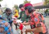 Jelang HUT RI, Polres Malang Bagikan Ratusan Bendera Merah Putih Kepada Peserta Vaksin