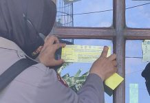 Polresta Banyuwangi Dan 25 Polsek Jajaran Melaksanakan Pemasangan Sticker Contact Person Tracer COVID 19