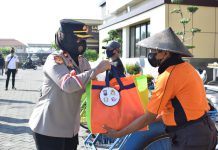 Polwan Polresta Sidoarjo Salurkan Baksos 600 Paket Sembako Warga Terdampak Covid-19