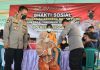 Semangat Kemerdekaan, Kapolresta Sidoarjo Terabas Medan Berat Bagikan Bansos ke Wilayah Terpencil