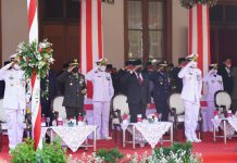 Pangdivif 2 Kostrad Hadiri Upacara Peringatan Detik-Detik Proklamasi Kemerdekaan Ke-76 RI di Gedung Grahadi Surabaya