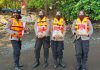 Baksos di Pantai Pancer, Polwan Polres Jember Bagikan 200 Paket Sembako Kepada Masyarakat