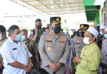 Polresta Sidoarjo Layani Vaksinasi Covid-19 bagi Jamaah Shalat Jumat Masjid Agung