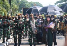 Danpussenarmed Kunjungi Yon Armed 1/Roket