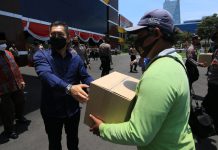 Kunker Reses Komisi III DPR RI di Mapolda Jatim, Lepas 77 Mobil Vaksinasi dan Berikan 2 Ribu Paket Sembako Bagi Warga Terdampak Covid-19