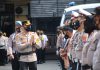 Kapolresta Malang Kota Berikan Penghargaan Kepada Anggota Berprestasi Saat Pimpin Upacara Kenaikan Pangkat Pengabdian