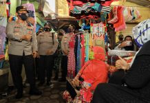 Aiptu Sumilak “Mantri Pasar” Mojokerto Ciptakan sistem sosial kondusif, Kapolda Jatim beri Apresiasi