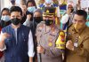 Tinjau Tanggul Jebol di Desa Cermen, Kapolres Gresik Bantu Sembako