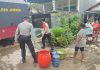 Water Canon Milik Polres Jember Diserbu Warga Terdampak Banjir Semboro
