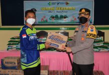 Kapolres Jember Serahkan Bantuan Kepada Warga Masyarakat Kecamatan Semboro