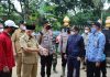 Abah Sanusi dan Kapolres Malang Takziah Korban Longsor Wonosari