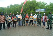 Kasdivif 2 Kostrad Melaksanakan Bakti Sosial dan Penanaman Mangrove di Pantai Bedul Banyuwangi