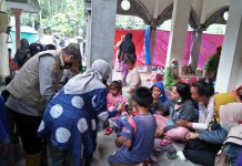 Tim Konselor SDM Polres Malang Lakukan Pendampingan Psikososial Korban Bencana Erupsi Gunung Semeru