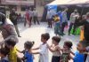 Personil Polres Pasuruan Tergabung Tim Trauma Healing Polda Jatim Hibur Anak-Anak Korban Erupsi Gunung Semeru