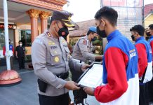 Kapolres Blitar Kota Beri Penghargaan Delapan Atlet Pencak Silat “Piala Kapolda Jatim”