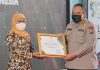 Peringati HKN ke 57, Kabid Dokkes Polda Jatim Dapat Penghargaan
