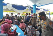 Wakapolda Jatim Apresiasi Pelaksanaan Vaksinasi Serentak Polres Sampang Di Kecamatan Pangarengan
