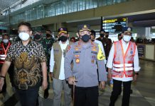 Tinjau Bandara Soetta H-1 Natal, Kapolri Minta Pengawasan Ketat Masa Karantina PPI