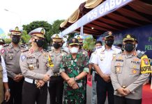 Kakorlantas Polri Pastikan Penerapan Protokol Kesehatan di Bandara Int’l Banyuwangi dan Pelabuhan Ketapang Berjalan Baik