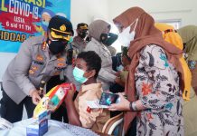 Kapolresta Sidoarjo Pantau Vaksinasi Anak Usia 6-11 Tahun di SLB-B Dharma Wanita