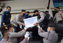 Polda Jatim Antarkan Jenazah PMI Korban Kapal Tenggelam ke Rumah Duka