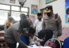 Polresta Sidoarjo Suntik Vaksin 500 Murid MIN 1