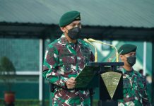 Pangdivif 2 Kostrad Pimpin Upacara Bendera di Madivif 2 Kostrad