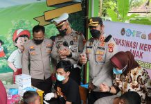 Polres Muba bersama Dikbud dan Bank Sumsel Keroyok Vaksin Police Goes To School