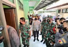 Pangdam V Brawijaya dan Kapolda Jatim Dampingi Panglima TNI Mengecek Pelaksanaan Karantina Terpusat PPLN di Jatim