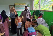 Kompak, Bhabinkamtibmas Dan Bhabinsa Monitoring Vaksinasi Anak di MI Nurul Hasan Ponorogo