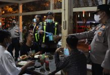 Perang Melawan Omicron, Polres Pasuruan Bersama Personil Gabungan Lakukan “Pamor Keris”